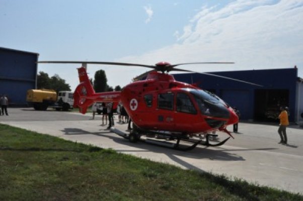 Elicopterul Consiliului Judeţean Constanţa, în valoare de 6 milioane de euro, prezentat la aerodromul Tuzla